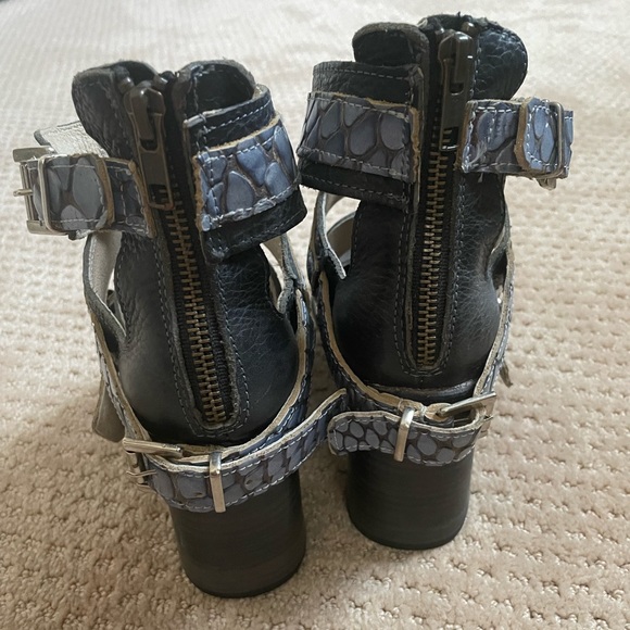 FreeBird Jaclynn in Navy Multi - size 8 - Picture 4 of 5